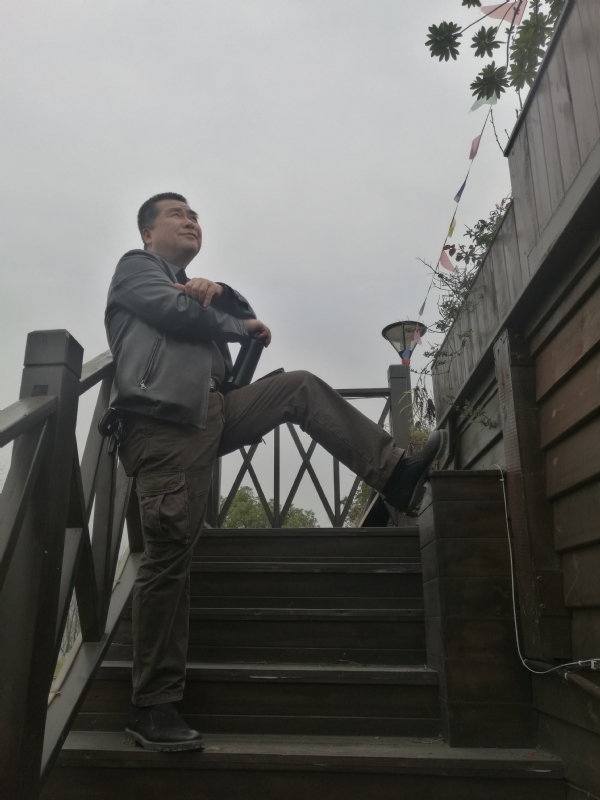 孤单背影的第一张照片--湖南残疾人相亲网